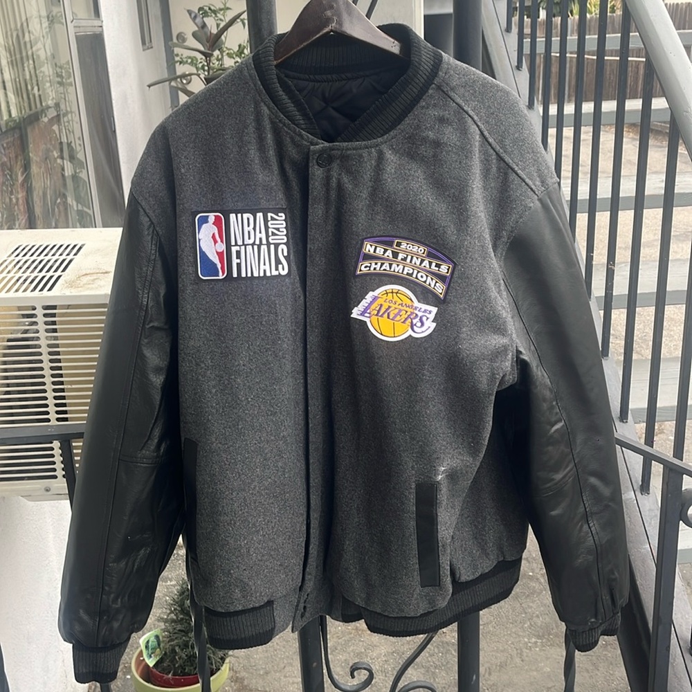 Lakers 17 time reversible jacket